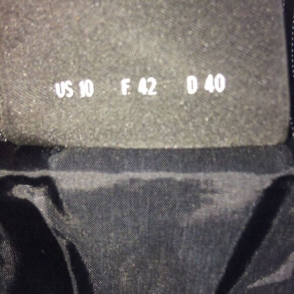 Akris Pinestriped Knee Length Pencil Skirt with Solid Black Side Panels - Picture 10 of 11